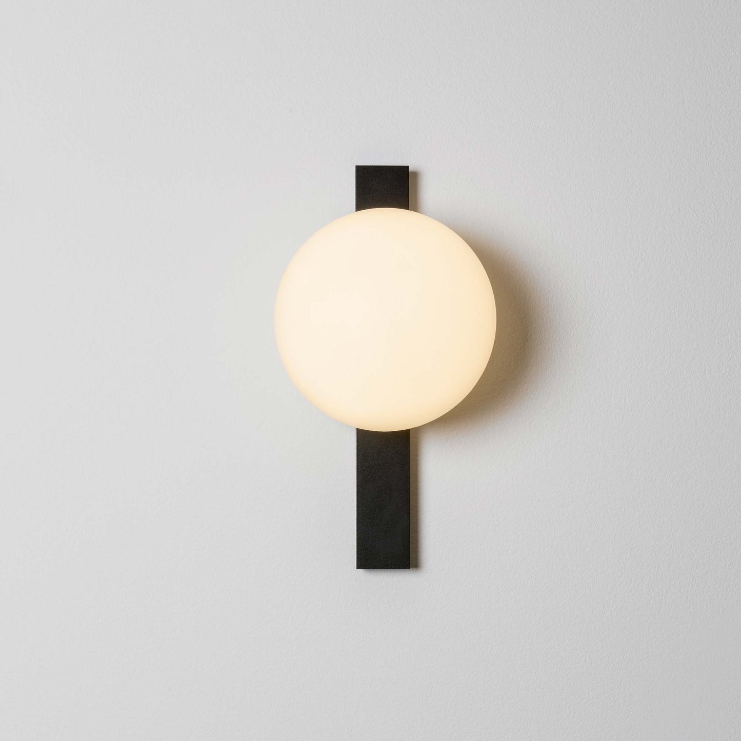 Circ 3720 LED Wall Light in Detail.