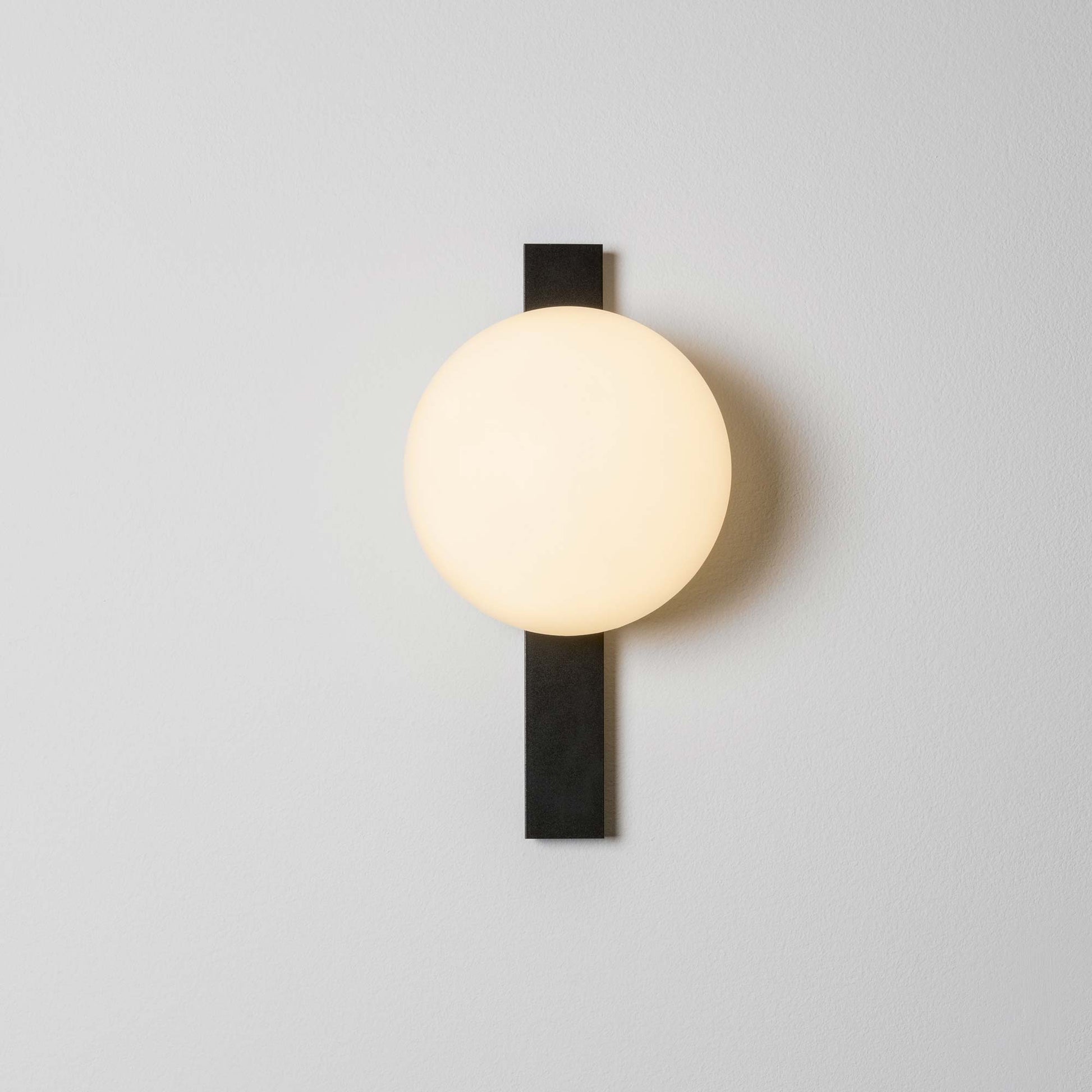 Circ 3720 LED Wall Light in Detail.