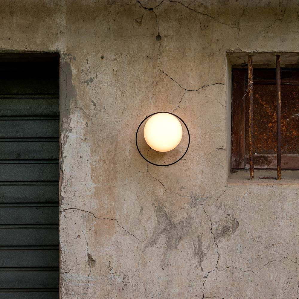 Circ 3722X Outdoor LED Wall Light in Detail.