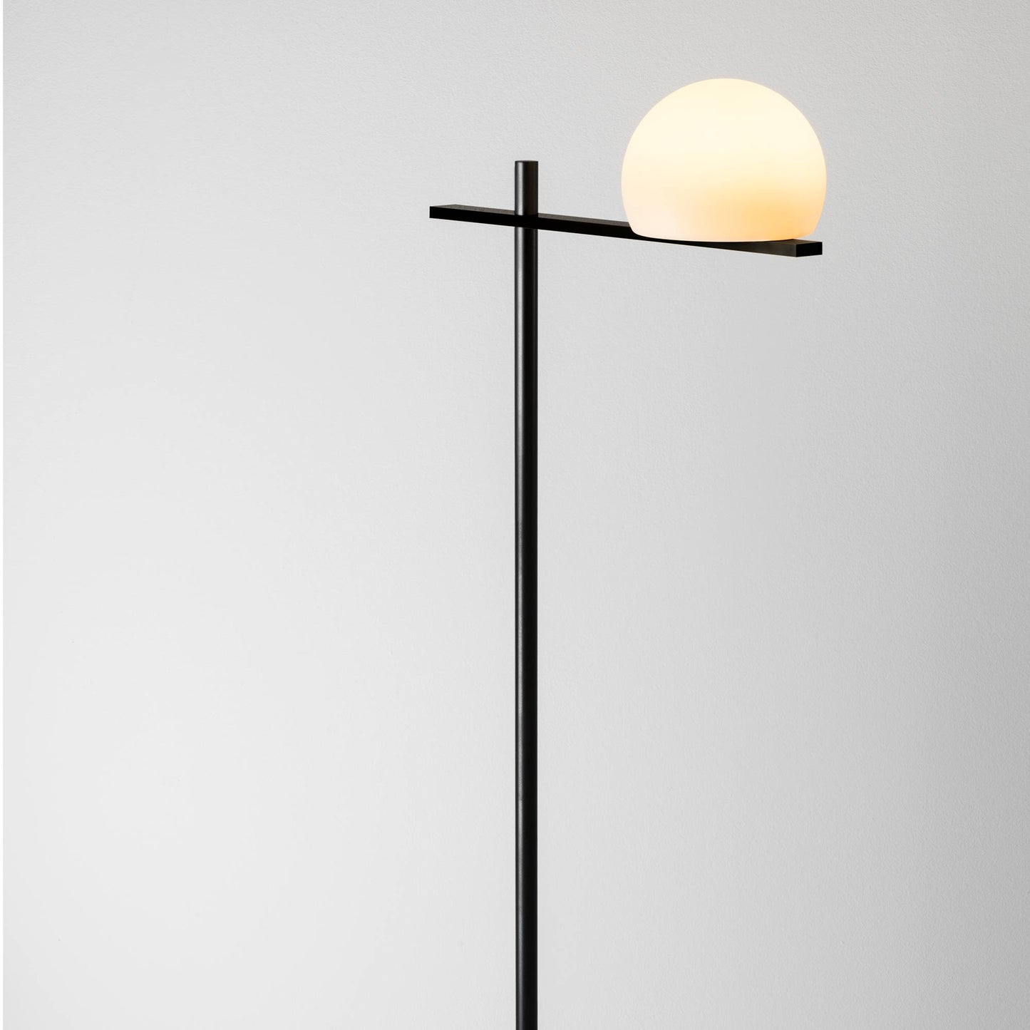 Circ Floor Lamp in Detail.