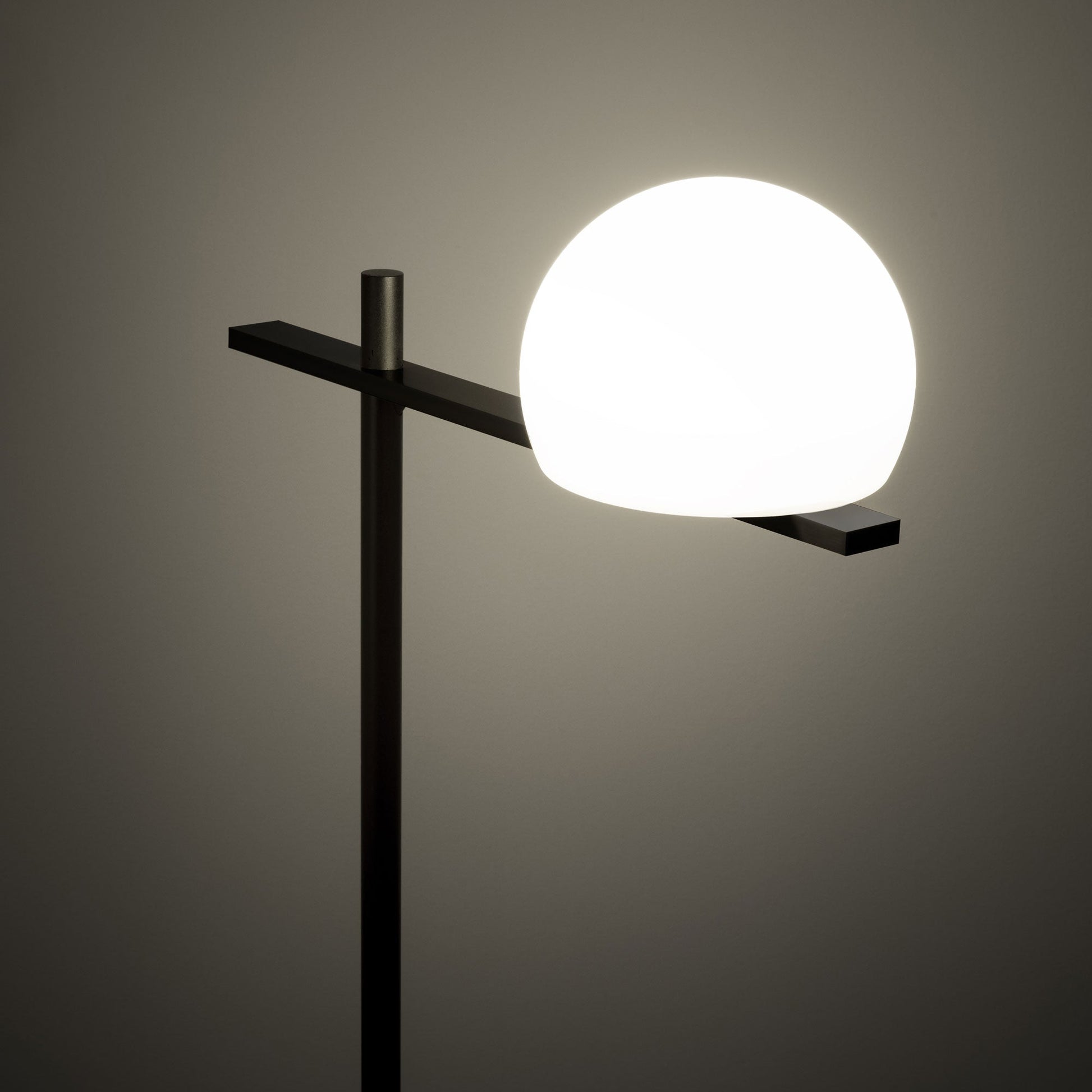 Circ Floor Lamp in Detail.