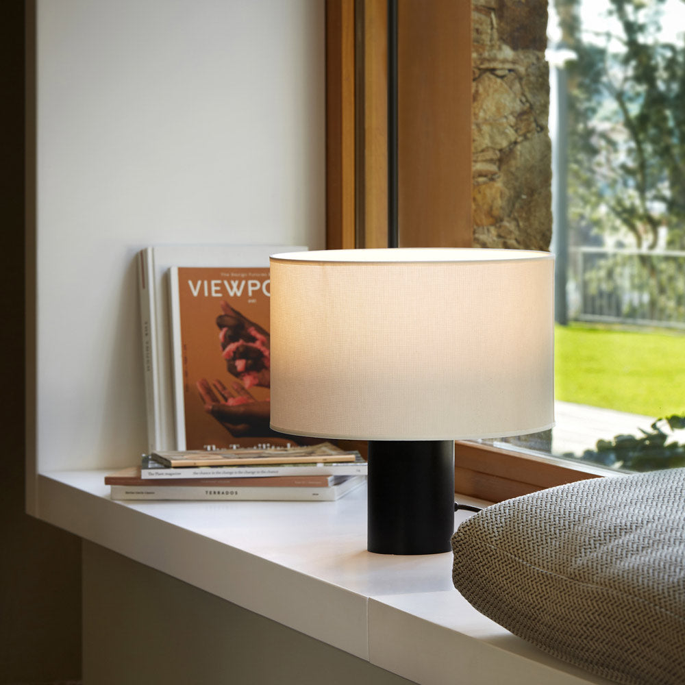 Cyls 3906P Table Lamp in Detail.