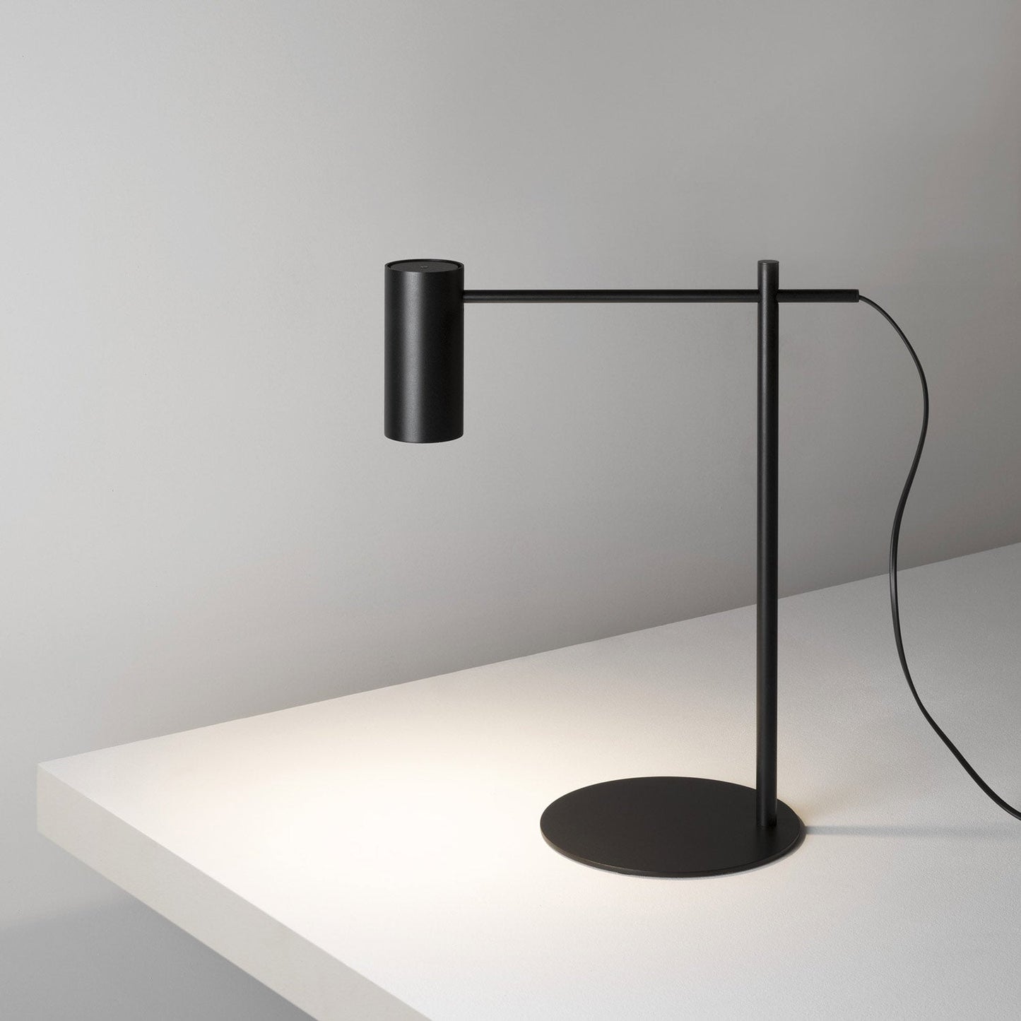 Cyls 3907 Table Lamp in Detail.