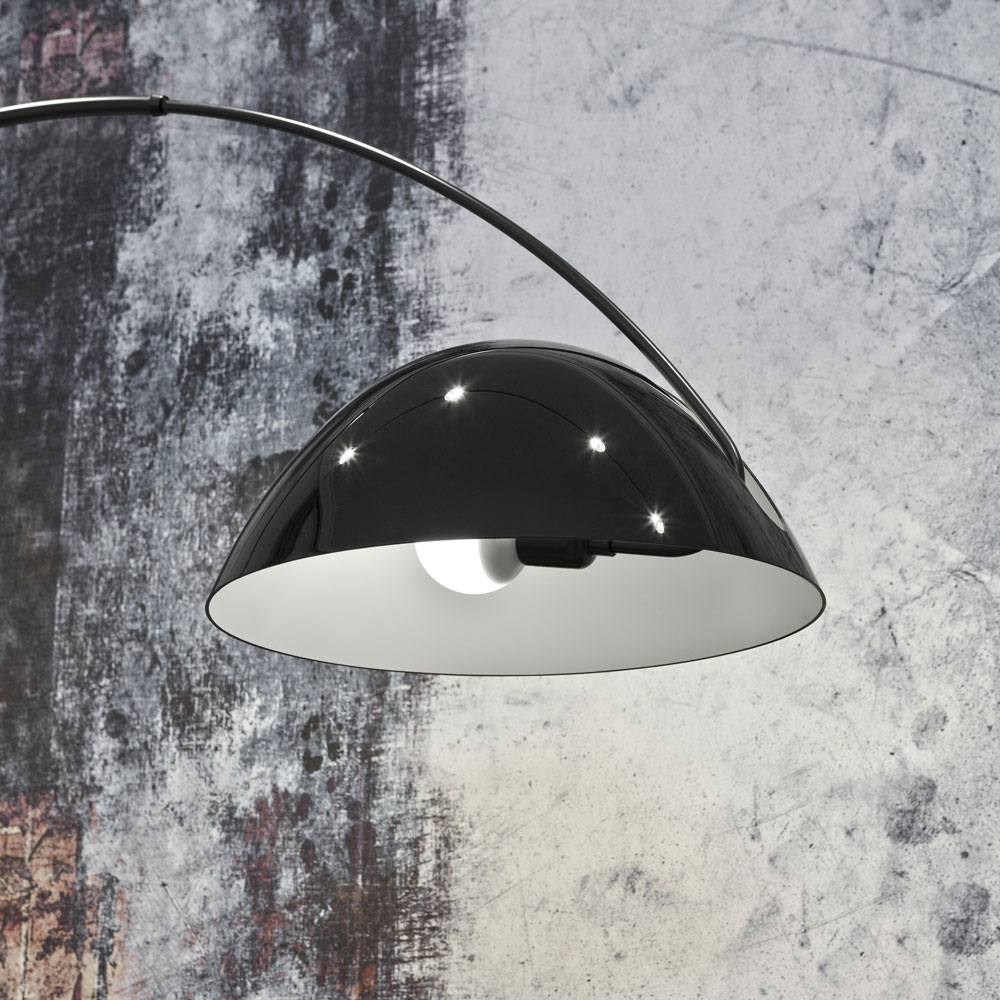 Pluma Floor Lamp in Detail.