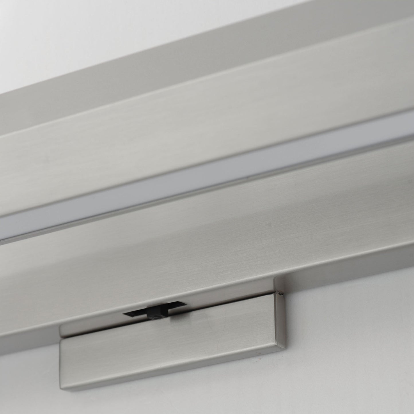Braque LED Picture Light in Detail.