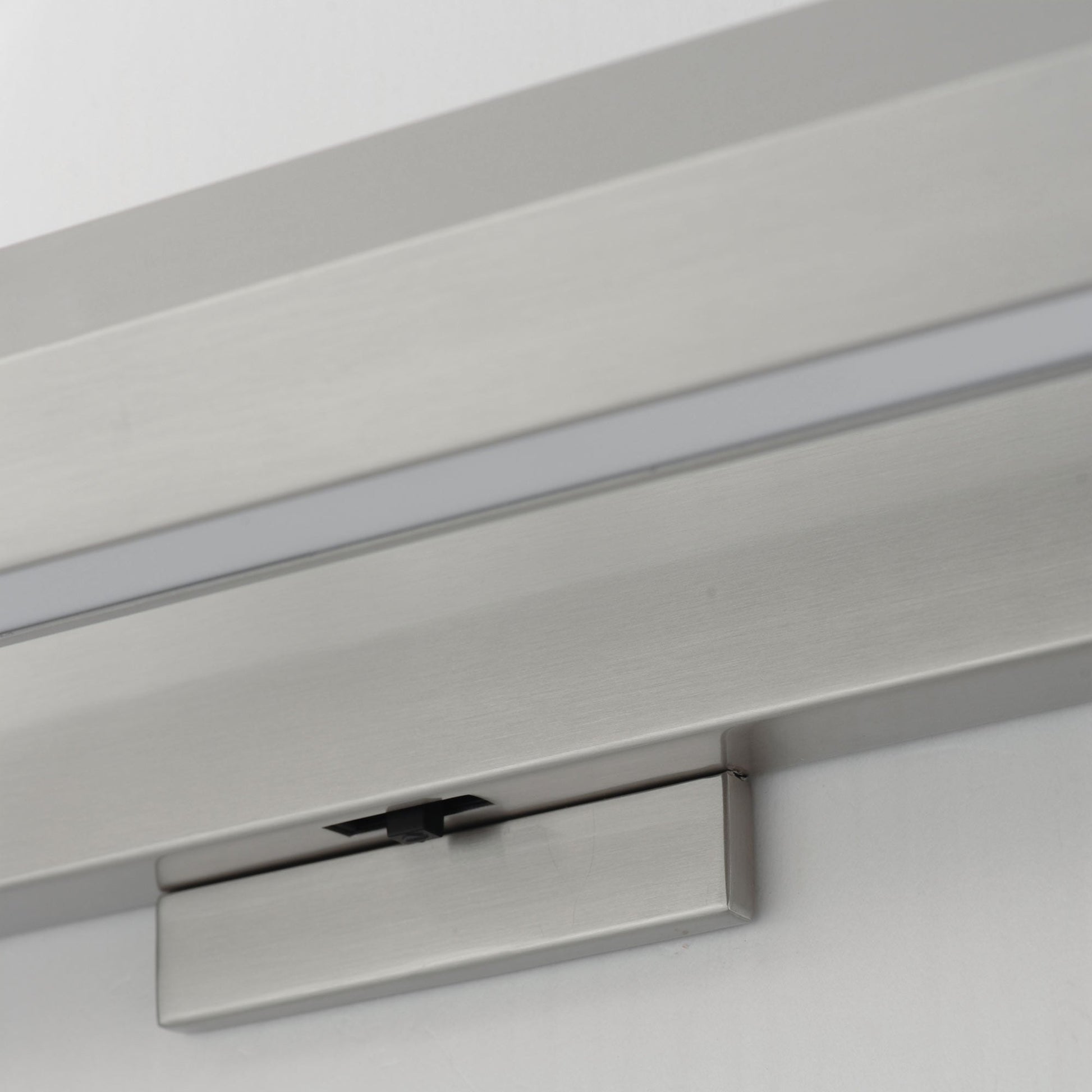 Braque LED Picture Light in Detail.