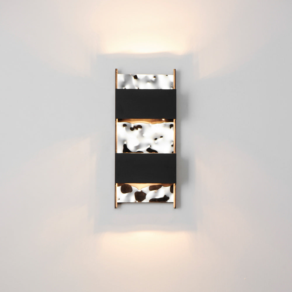 Coulee Outdoor LED Wall Light in Detail.