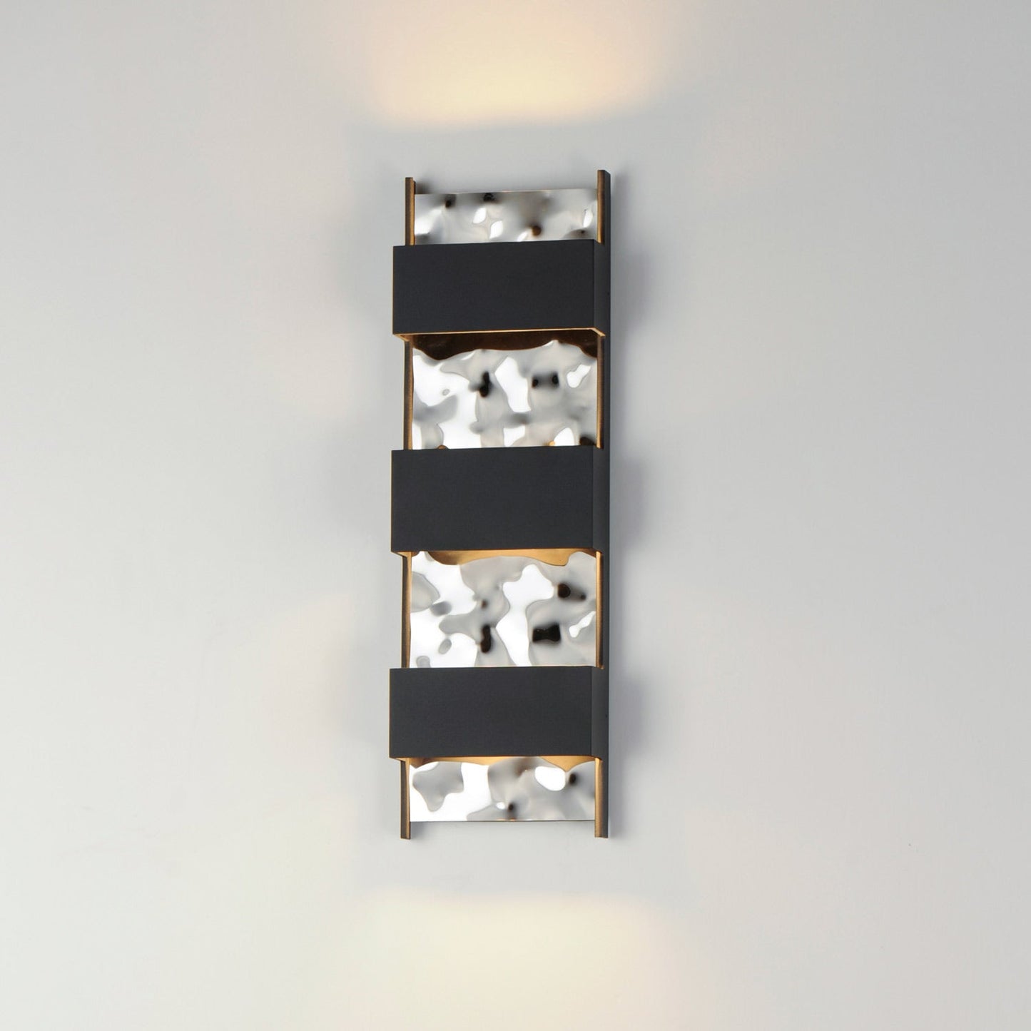 Coulee Outdoor LED Wall Light in Detail.
