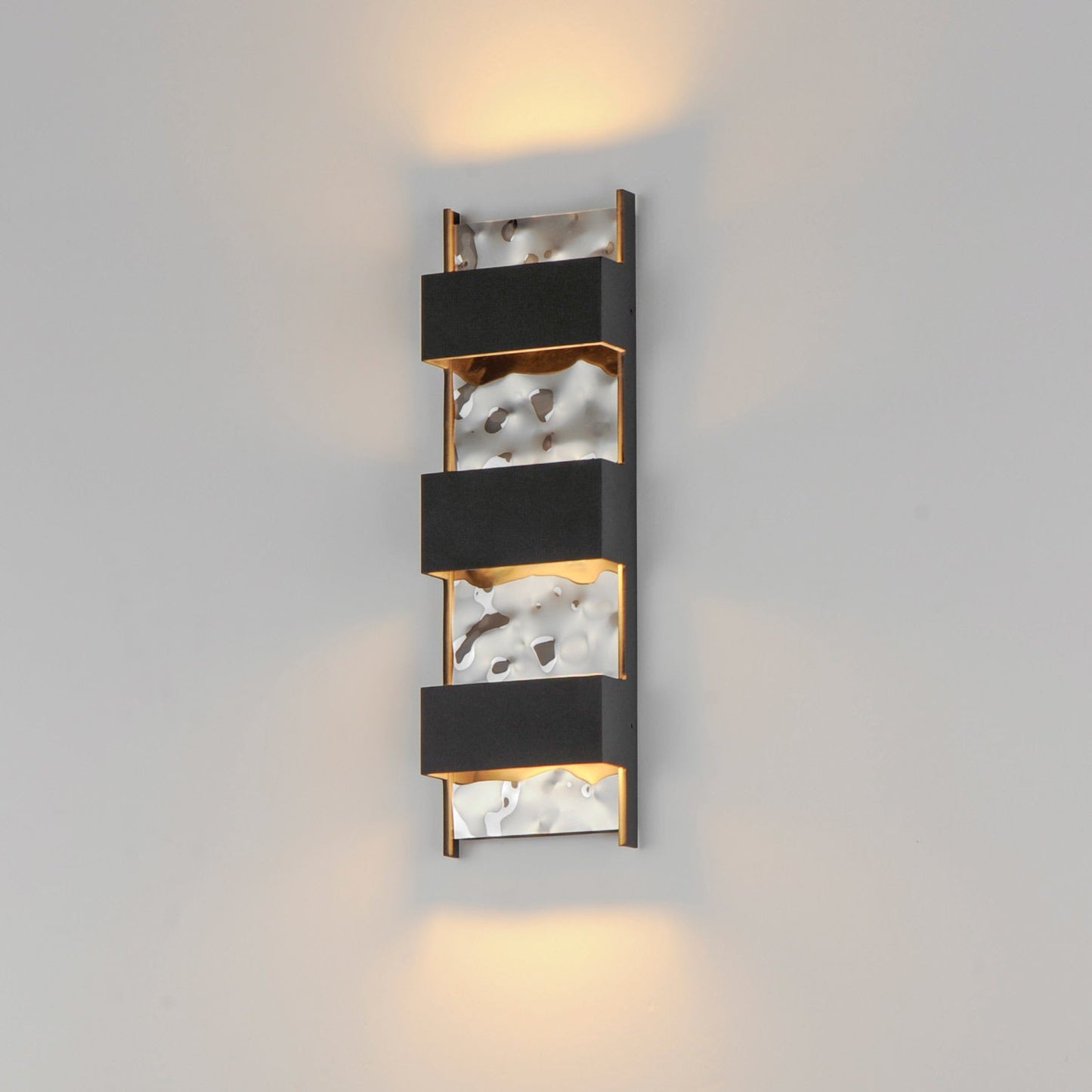 Coulee Outdoor LED Wall Light in Detail.