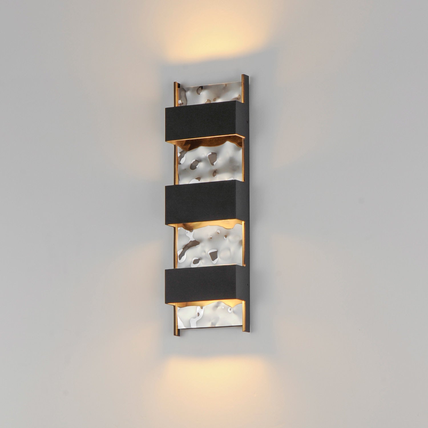 Coulee Outdoor LED Wall Light in Detail.
