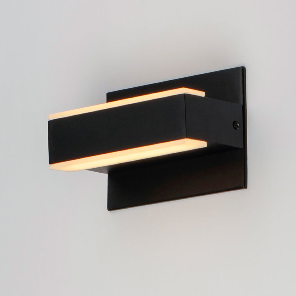 Omni LED Bath Vanity Light in Detail.