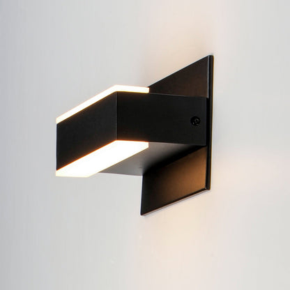 Omni LED Bath Vanity Light in Detail.