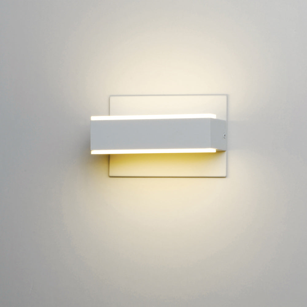 Omni LED Bath Vanity Light in Detail.