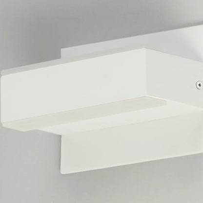 Omni LED Bath Vanity Light in Detail.