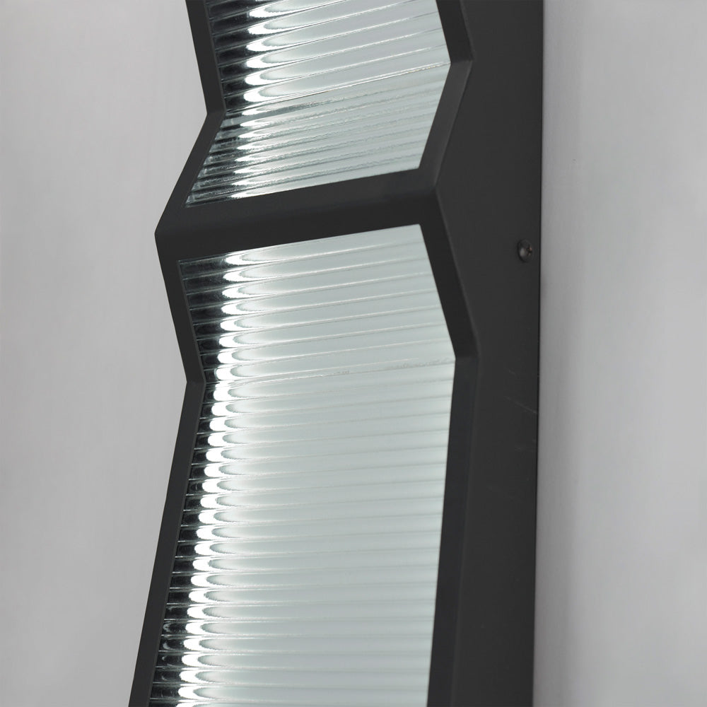 Totem Zigzag Outdoor LED Wall Light in Detail.