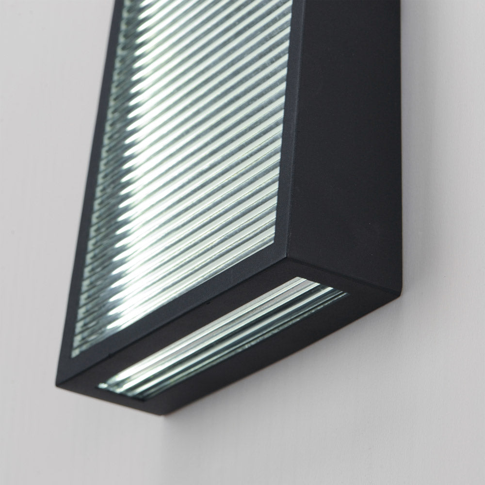 Totem Zigzag Outdoor LED Wall Light in Detail.