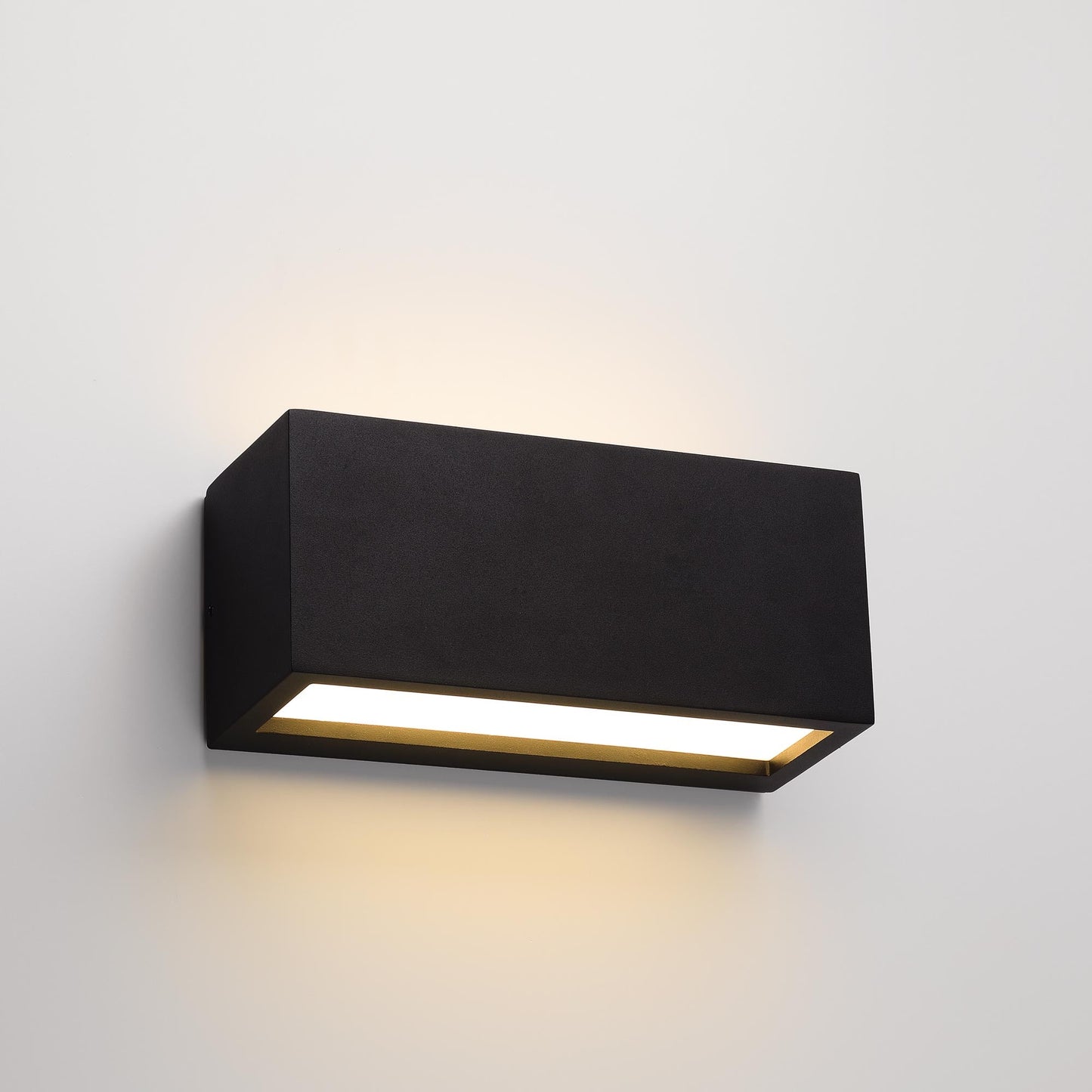 Aether Outdoor LED Wall Light in Detail.