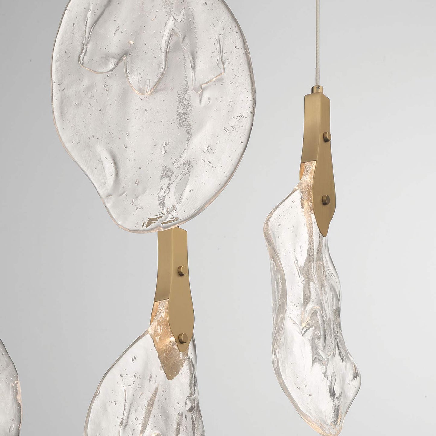 Jateo Linear LED Chandelier in Detail.
