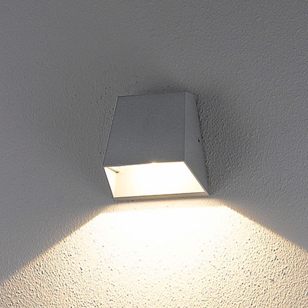 Kilo Outdoor LED Wall Light in Detail.