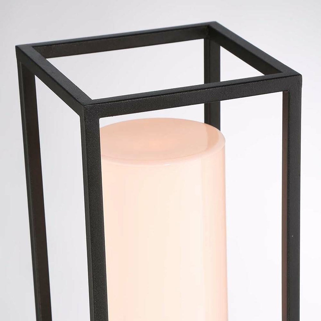 Ren Outdoor Post Light in Detail.