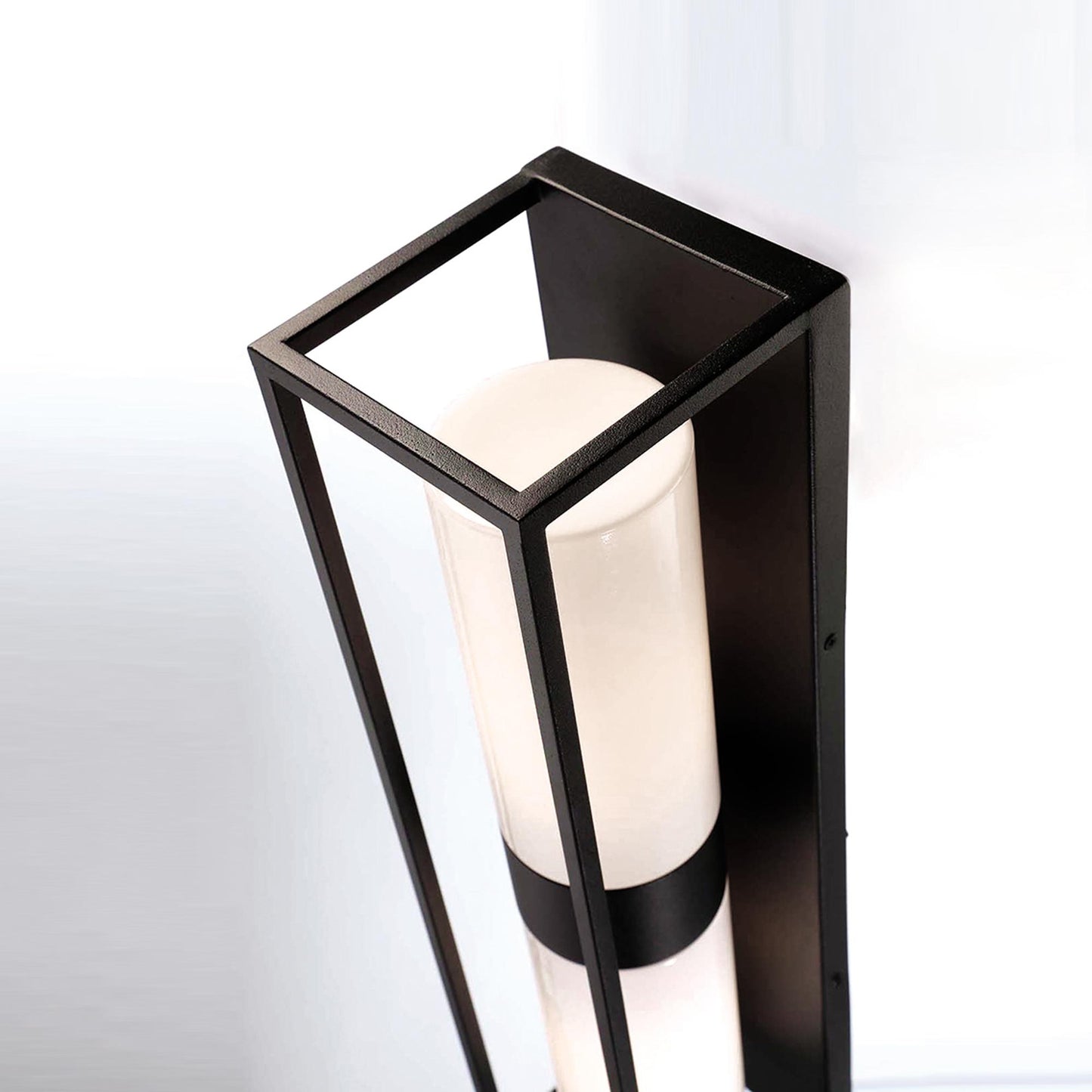Ren Outdoor Wall Light in Detail.