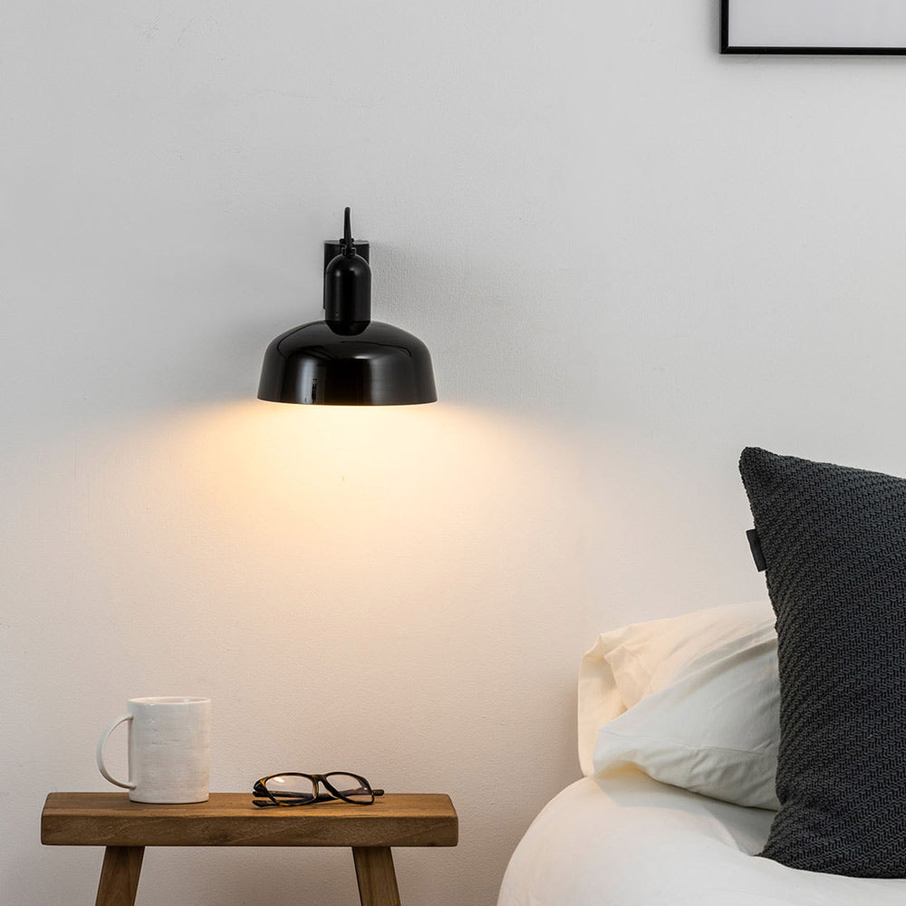 Tatawin Wall Light in bedroom.