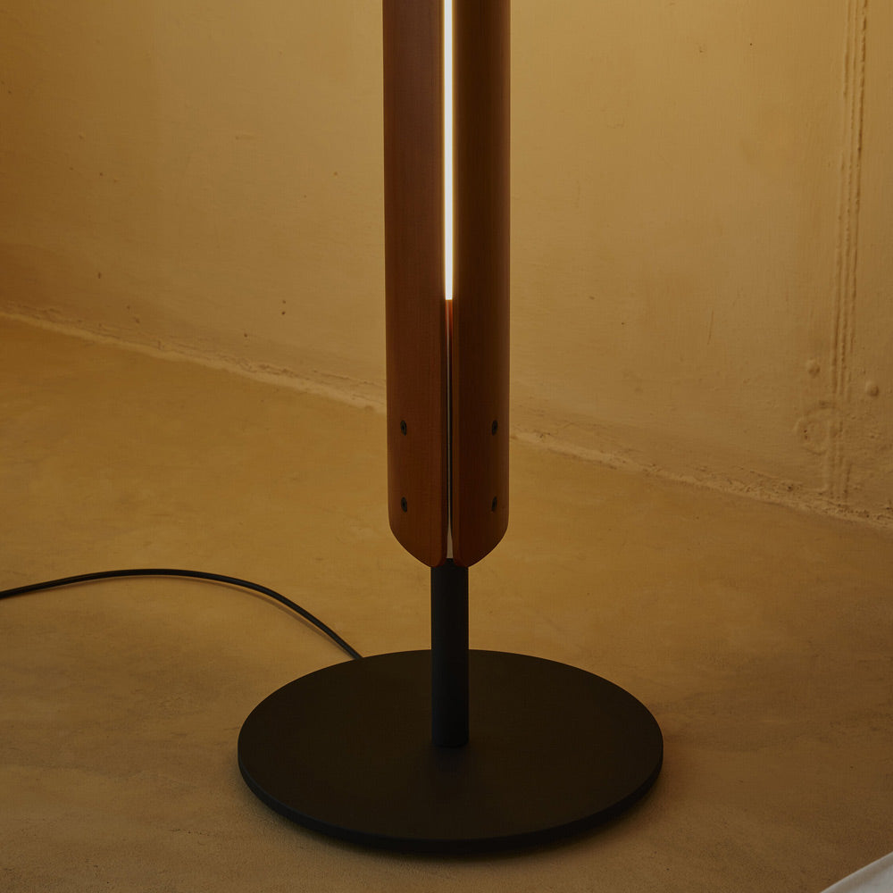 Seki-Han Floor Lamp in Detail.