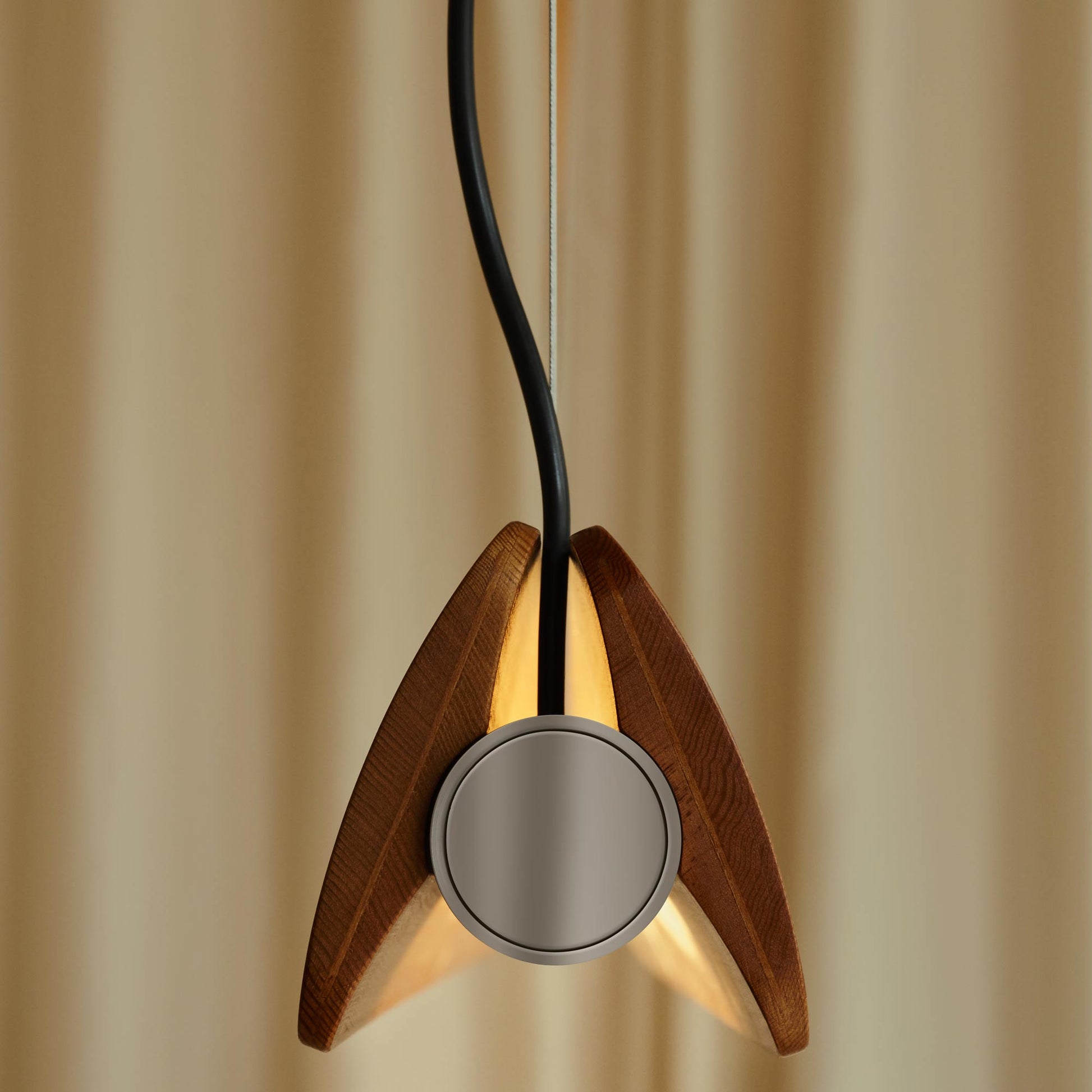 Seki-Han Pendant Light in Detail.