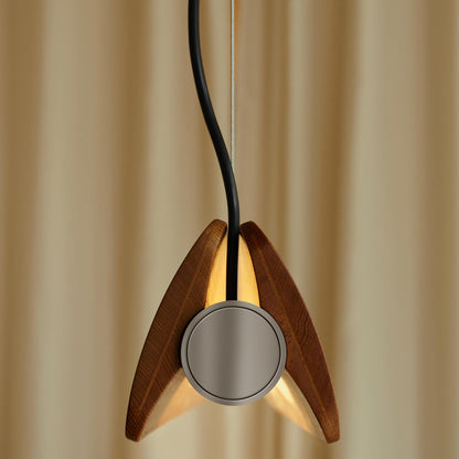 Seki-Han Pendant Light in Detail.