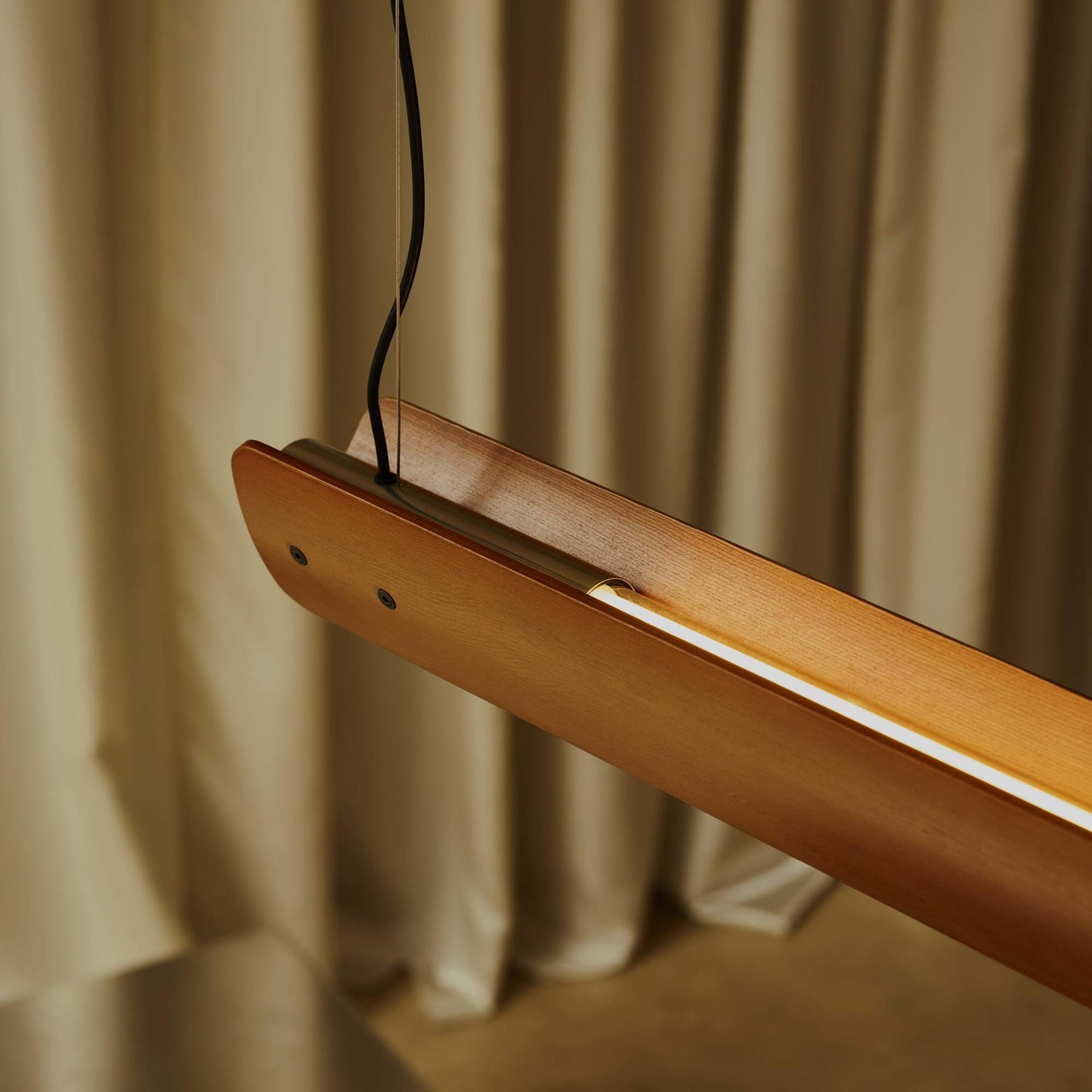 Seki-Han Pendant Light in Detail.