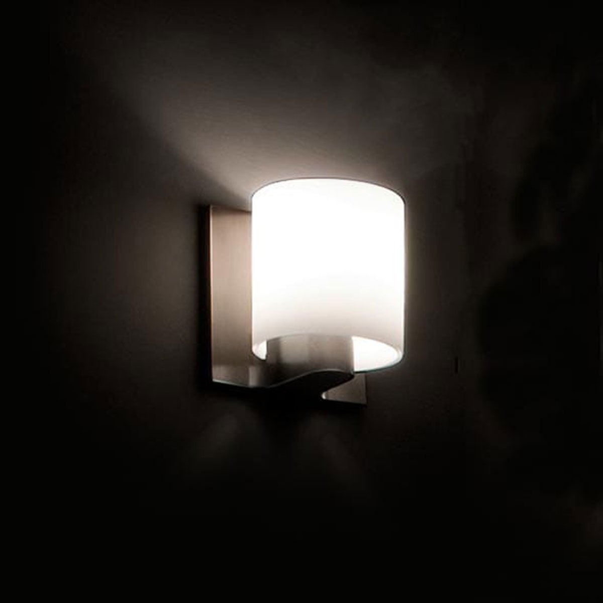 Tilee Wall Light in Detail.