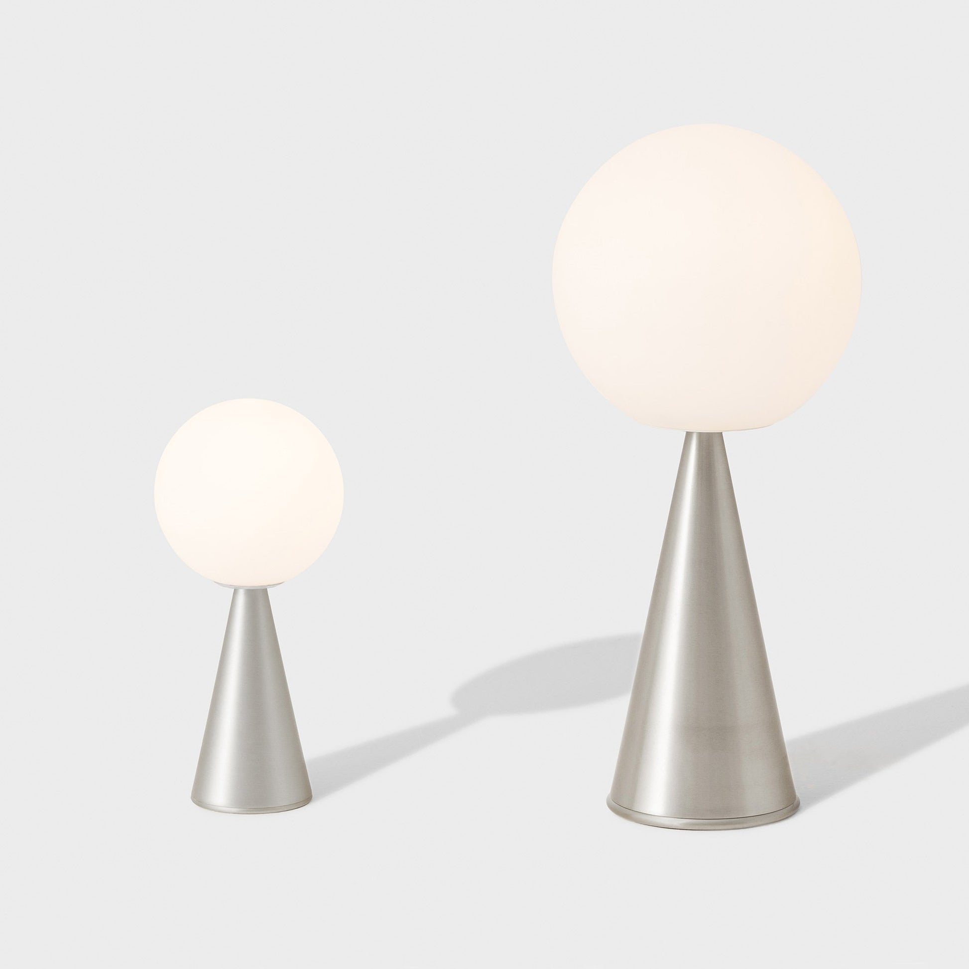 Bilia Mini LED Rechargeable Table Lamp in Detail.