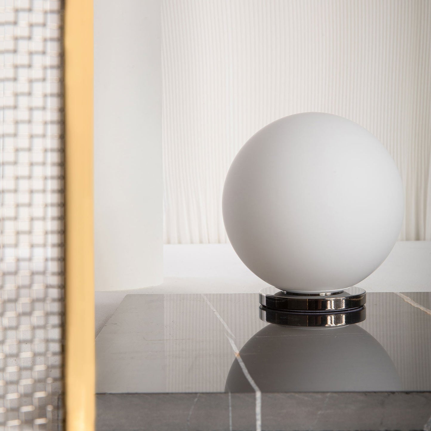 Pallina Table Lamp in Detail.