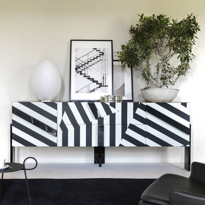 Uovo Table Lamp in living room.