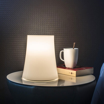 Birdie Zero LED Table Lamp in living room.