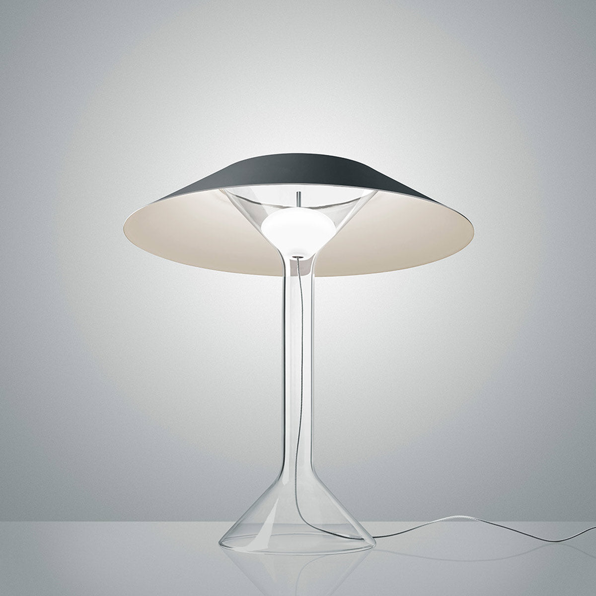 Chapeaux Metallo LED Table Lamp in Detail.