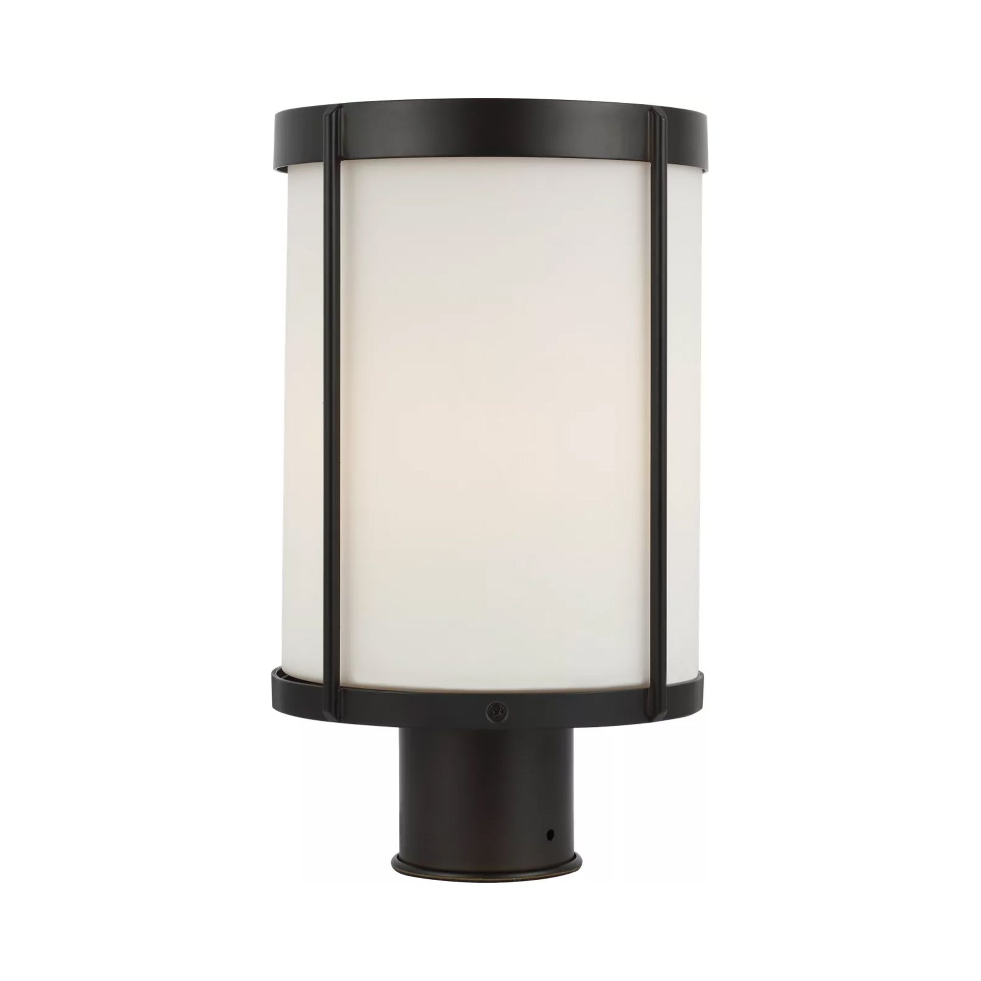 Luning Outdoor Post Light in Detail.