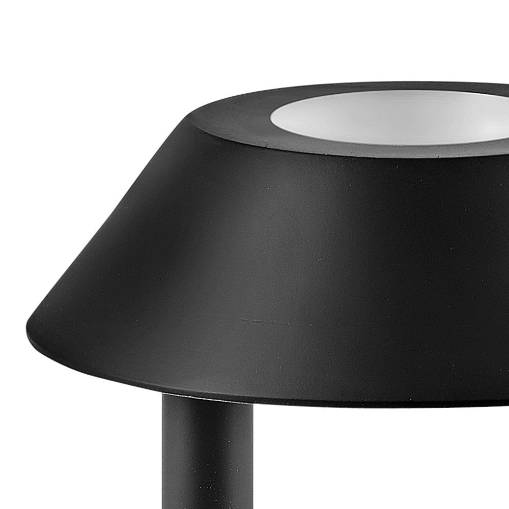 Aura Outdoor LED Path Light in Detail.