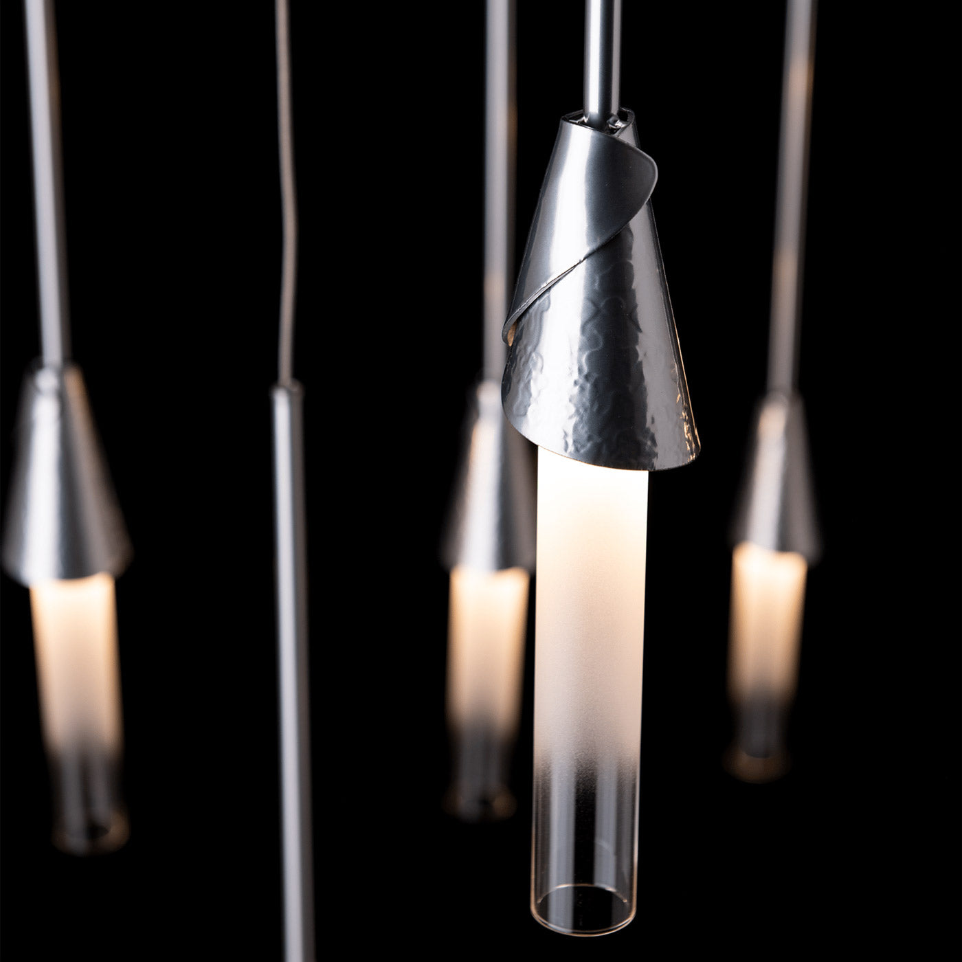 Lilium Mobile Pendant Light in Detail.