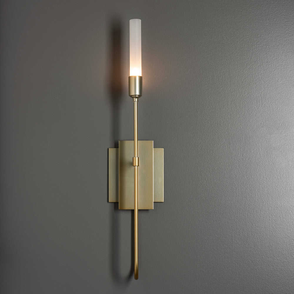 Lisse Wall Light in Detail.