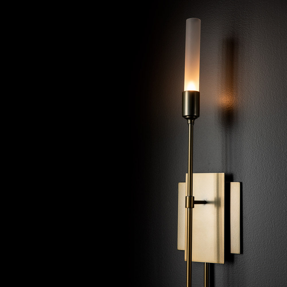 Lisse Wall Light in Detail.
