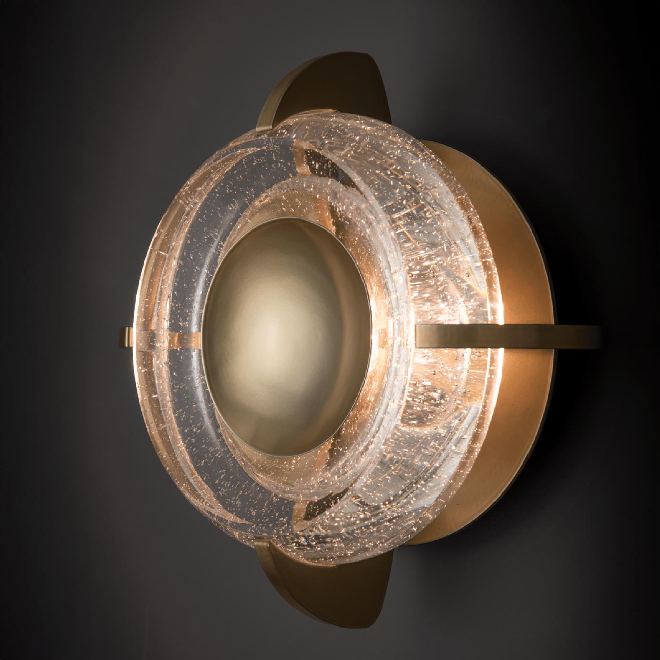 Lustra LED Ceiling / Wall Light in Detail.