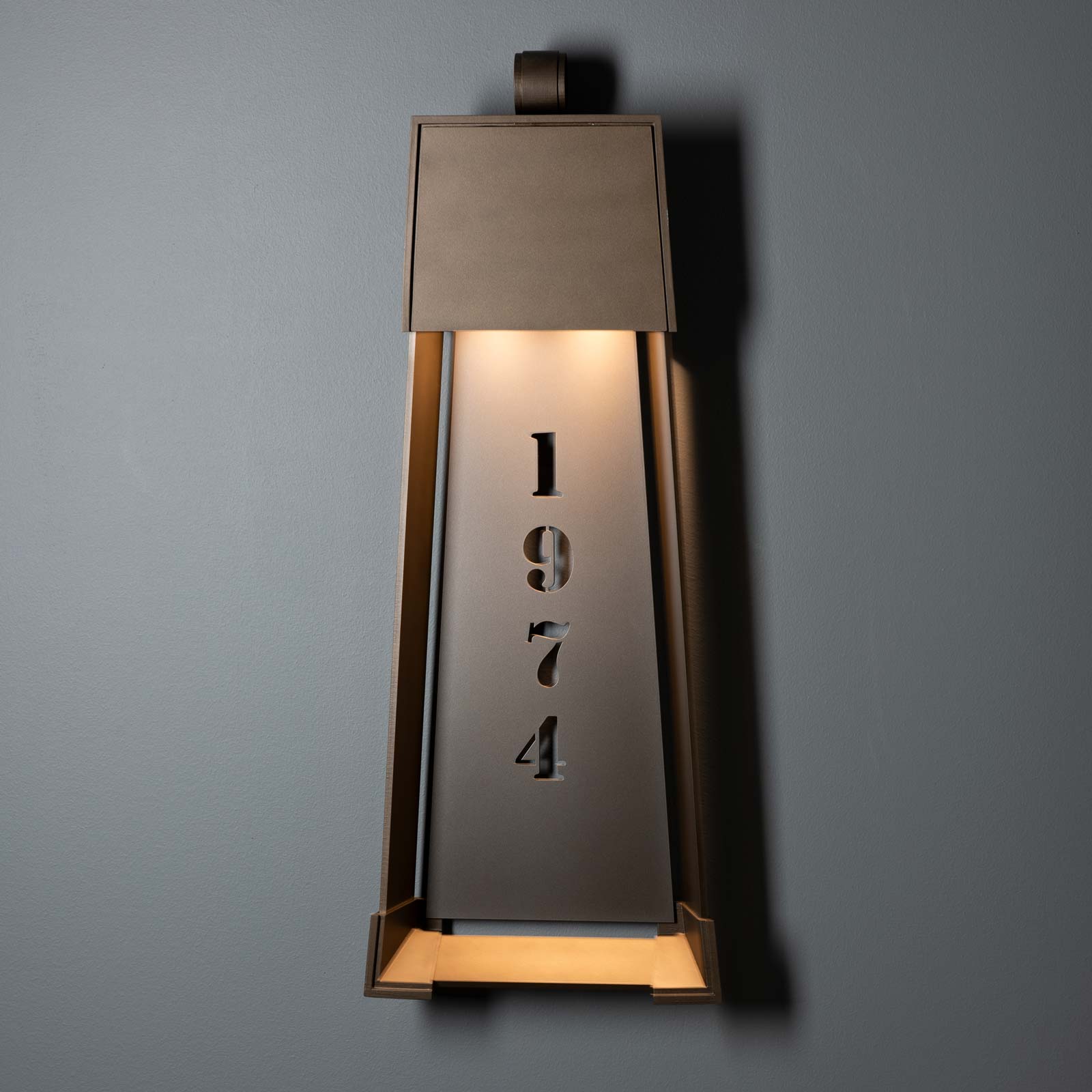 Revere Outdoor Wall Light in Detail.