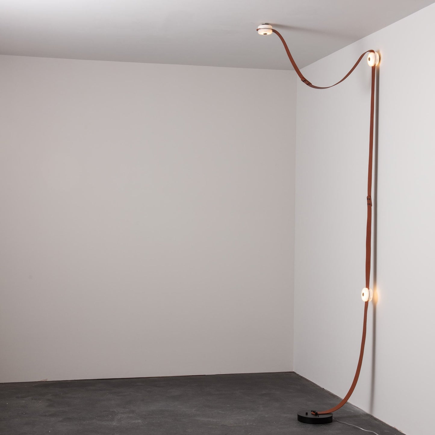 Snaps LED Floor Lamp in Detail.