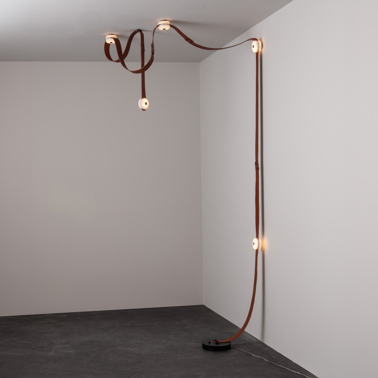 Snaps LED Floor Lamp in Detail.