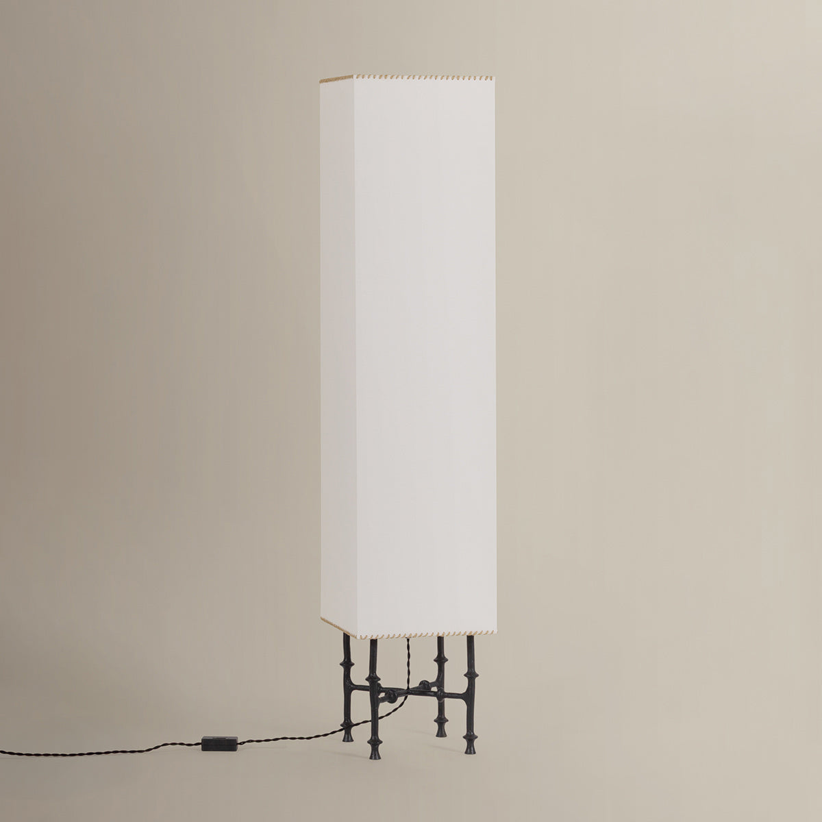 Cy Floor Lamp in Detail.