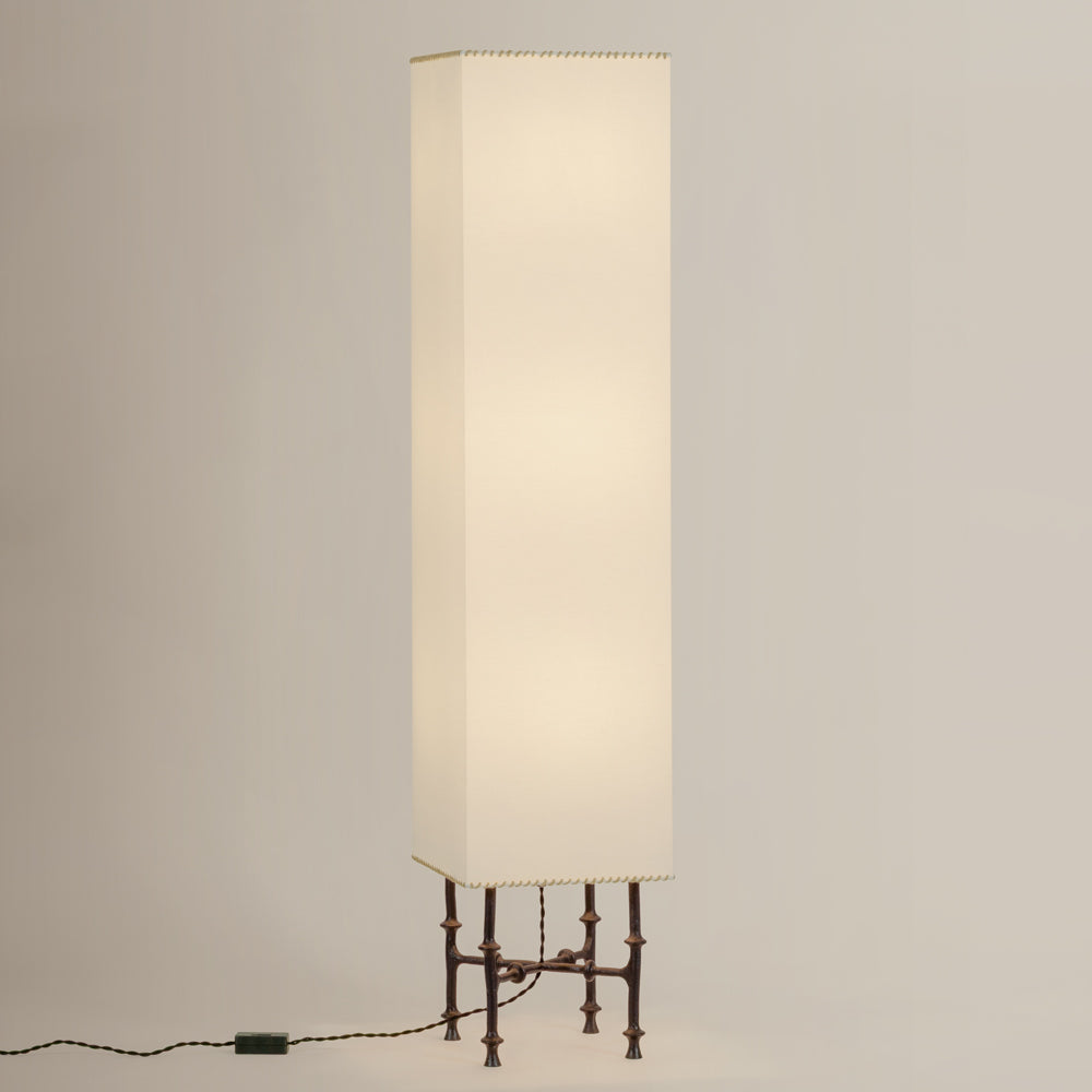 Cy Floor Lamp in Detail.