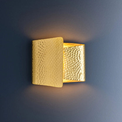 Dunnsville LED Wall Light in Detail.