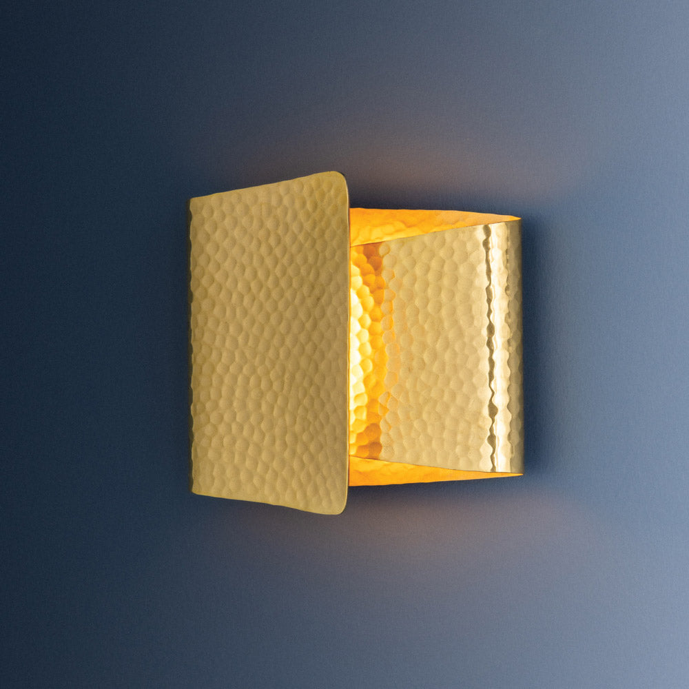 Dunnsville LED Wall Light in Detail.
