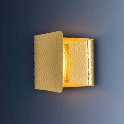 Dunnsville LED Wall Light in Detail.